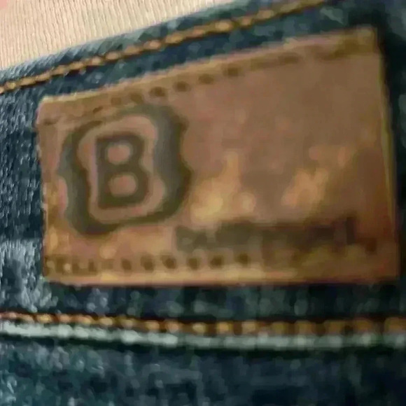 Two 27 in shorts.   Share with your friends - Picture 5 of 7